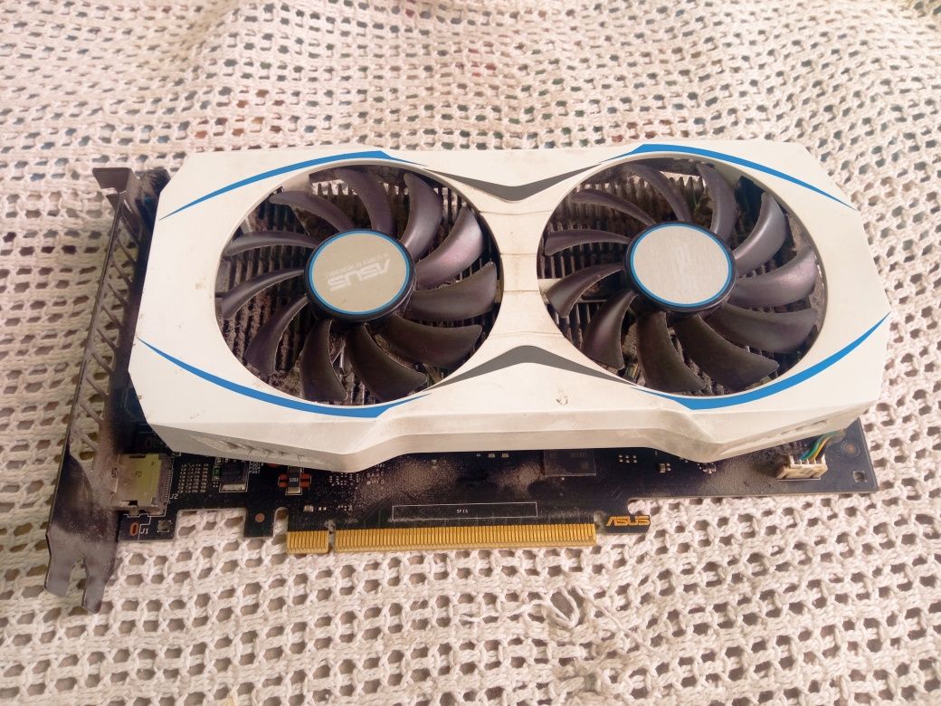 Видеокарта GTX 950 2 гига