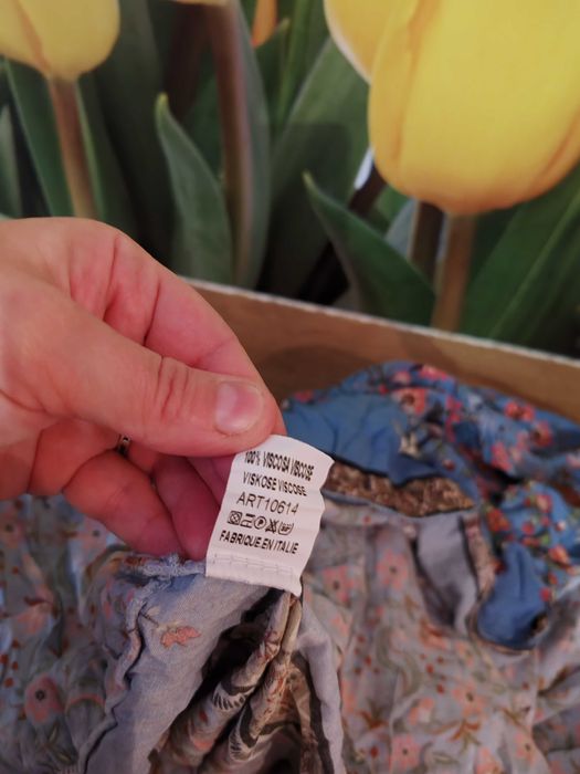 Śliczna piękna sukienka midi rozmiar ok 44/46 wiskoza kwiaty