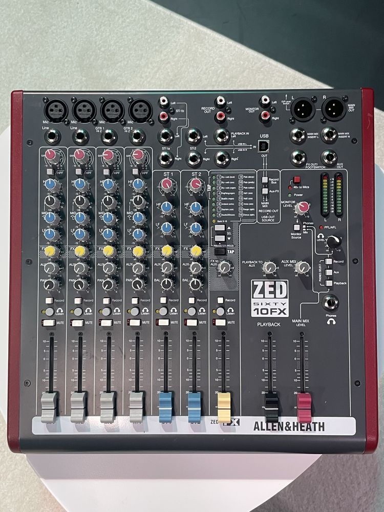 Mesa de som Allen & Heath ZED60-10FX