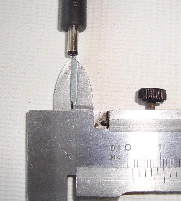 Автоадаптер к FM трансмиттеру Belkin Tunecast II  12В 0.5А 3.5х1.3 мм.