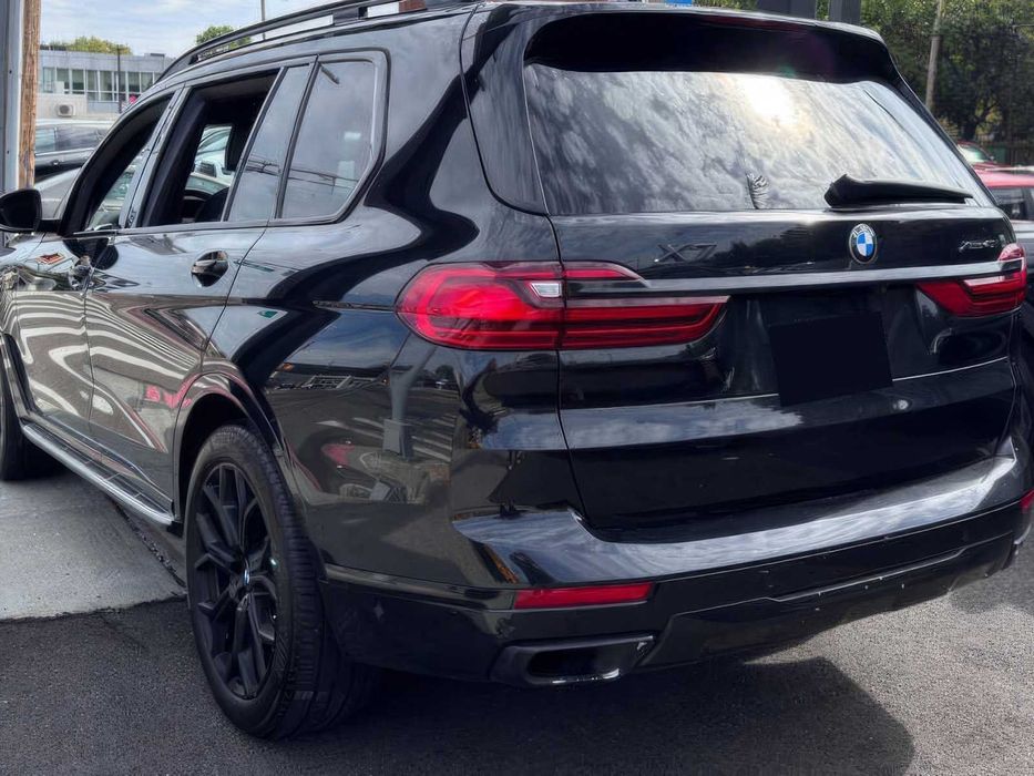 BMW X7 xDrive40i      2022