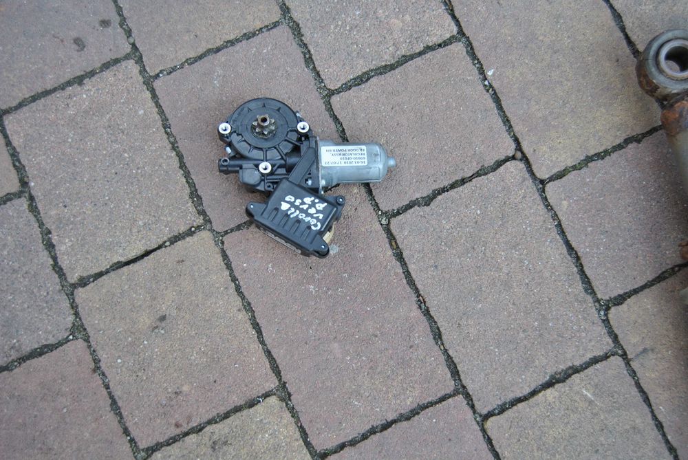 Silniczek wycieraczki tył Toyota Corolla Verso