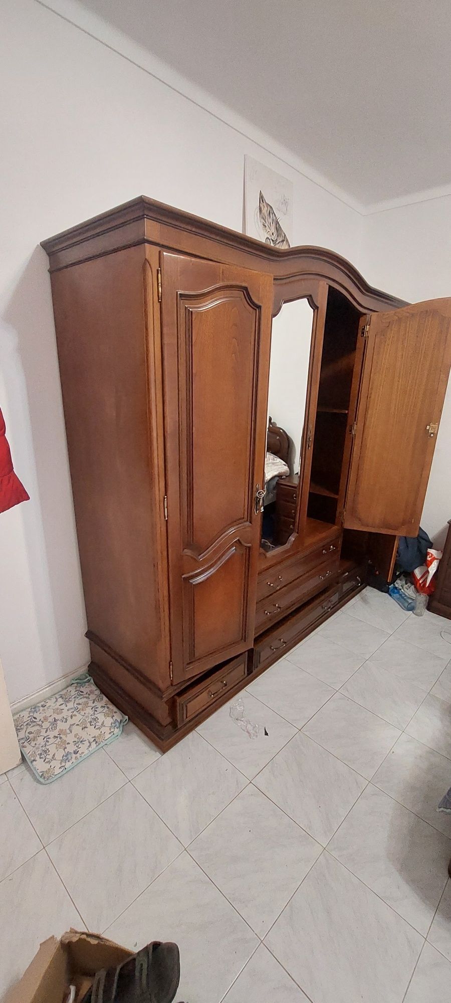 Guarda fatos, roupeiro