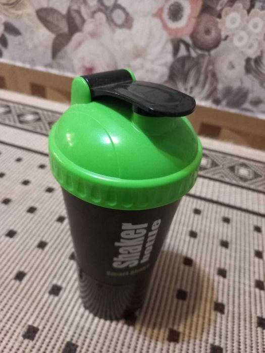 Шейкер для коктейля, протеина, спорта 600 мл