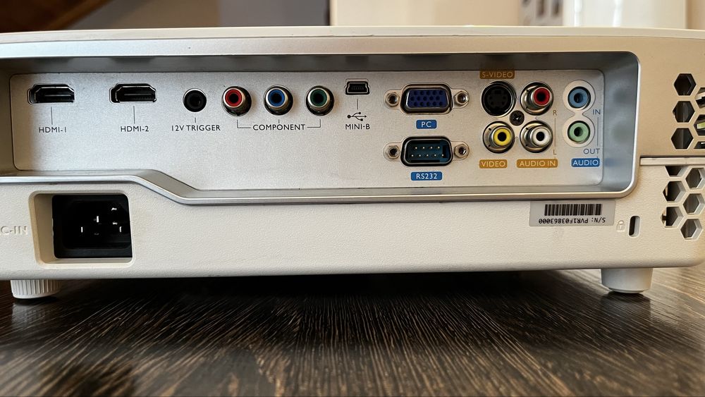 Мультимедійний проектор BenQ W1070