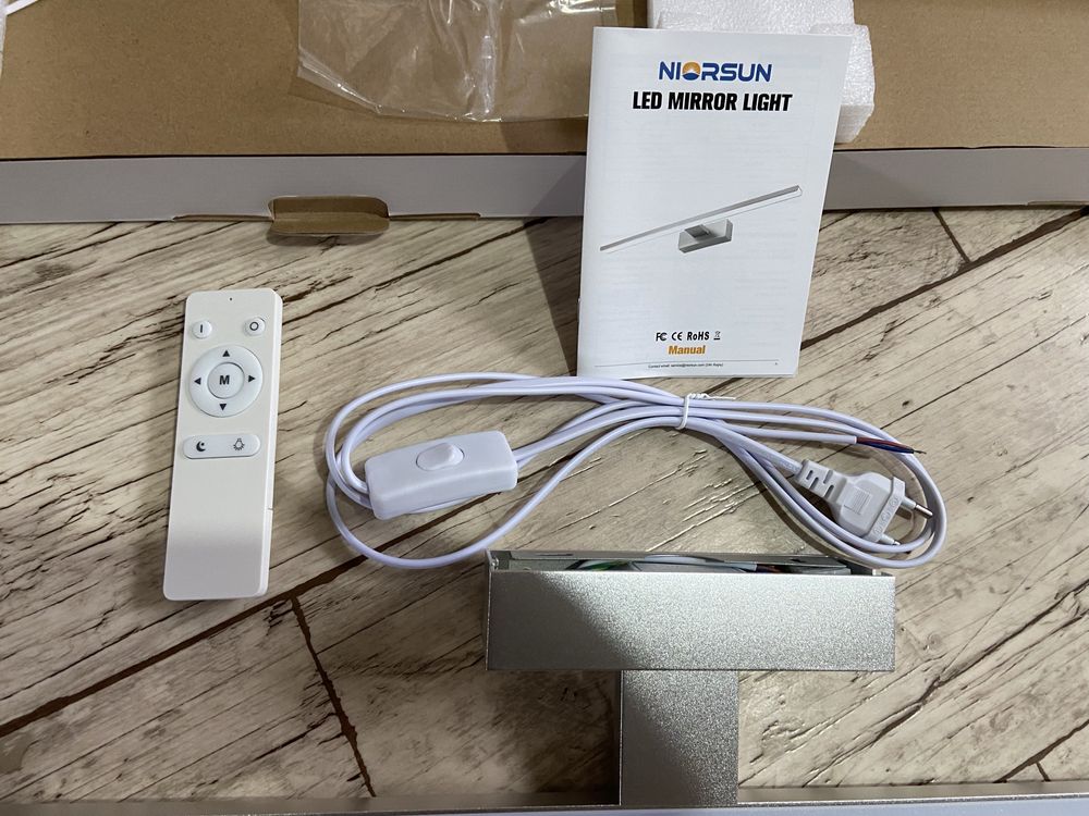 Lampa nad lustro z przełącznikem i pilotem 18 W 80 cm dlugości