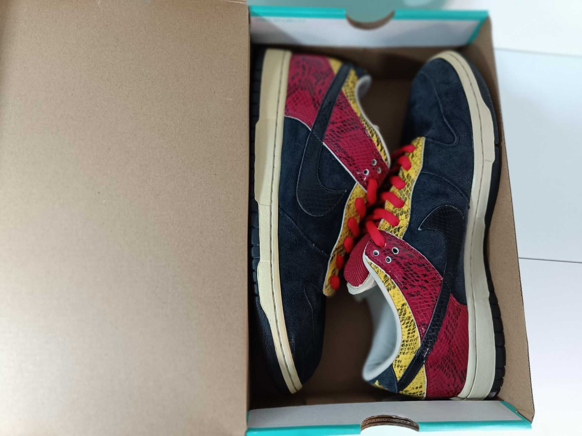 Nike SB Dunk Low Coral Snake