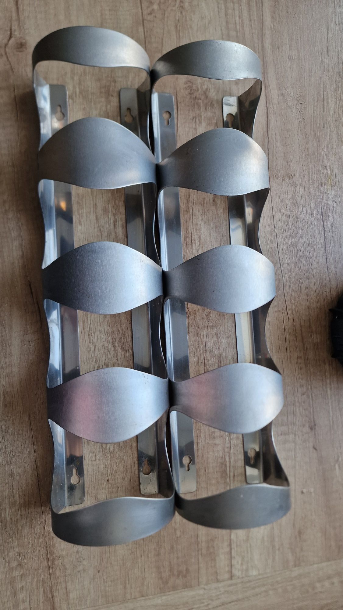 Wieszaki metalowe na wino Ikea - cena za  2 sztuki
