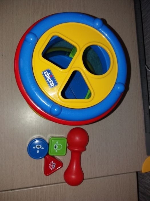 Барабан музыкальный Chicco + бубен ( игрушка)