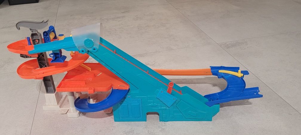Tor Hot Wheels BGJ18 garaż 3 poziomy