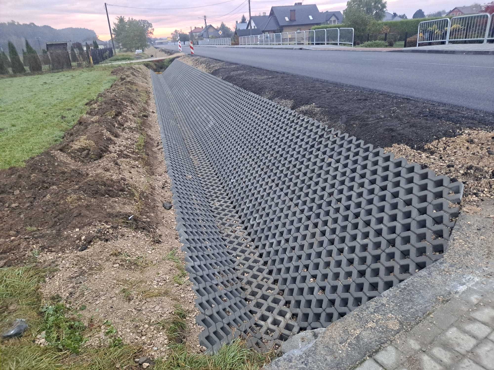 Układanie kostki brukowej płyt ażurowych utwardzanie terenu parkingi