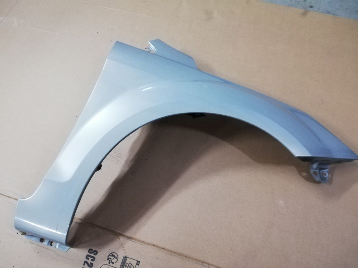 Błotnik prawy przód przedni nadkole Ford Focus mk2 Lift 08-11r kod P8