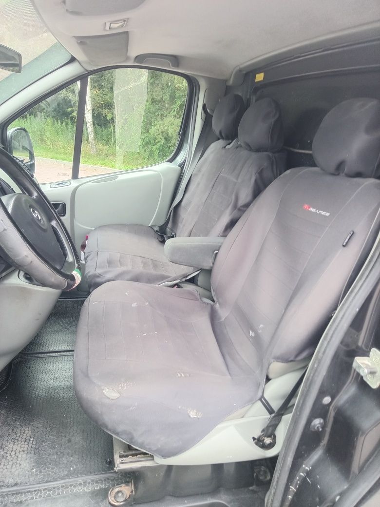 Sprzedam opel Vivaro 3 osoby 2.5 CDTI 150 km   2008r.