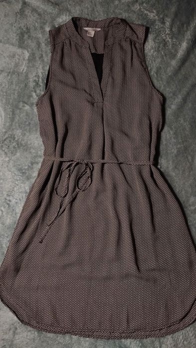 Sukienka typu tunika wiązana paskiem