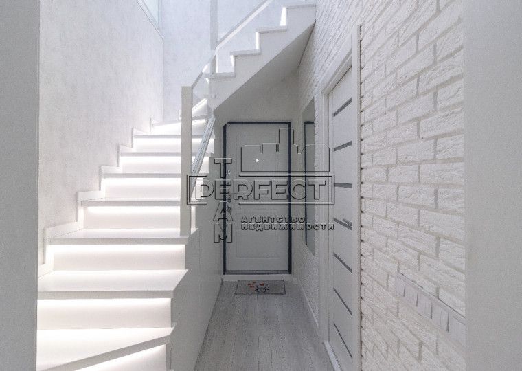 Продаж 3-к квартири Максимовича 24А