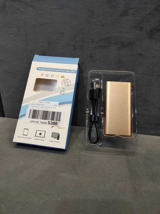 Dysk zewnętrzny HDD 2TB z kablem.