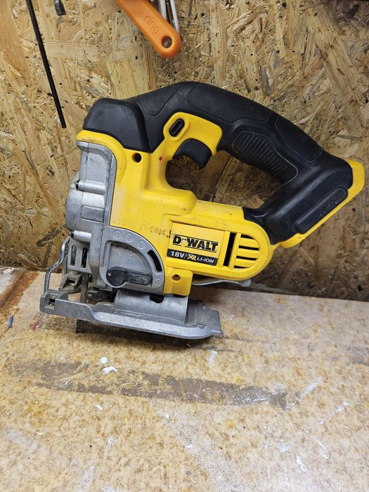 Dewalt DCS331 wyrzynarka akumulatorowa 18v