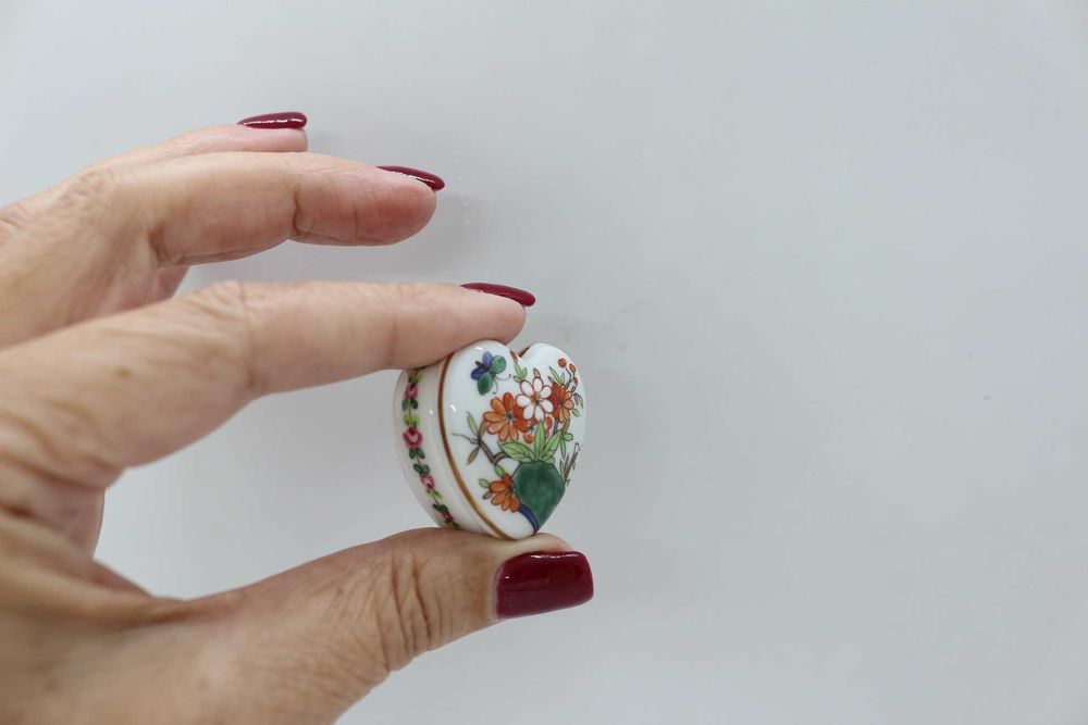 Caixa Coração em Miniatura Vista Alegre 1980 Pintadas Mão