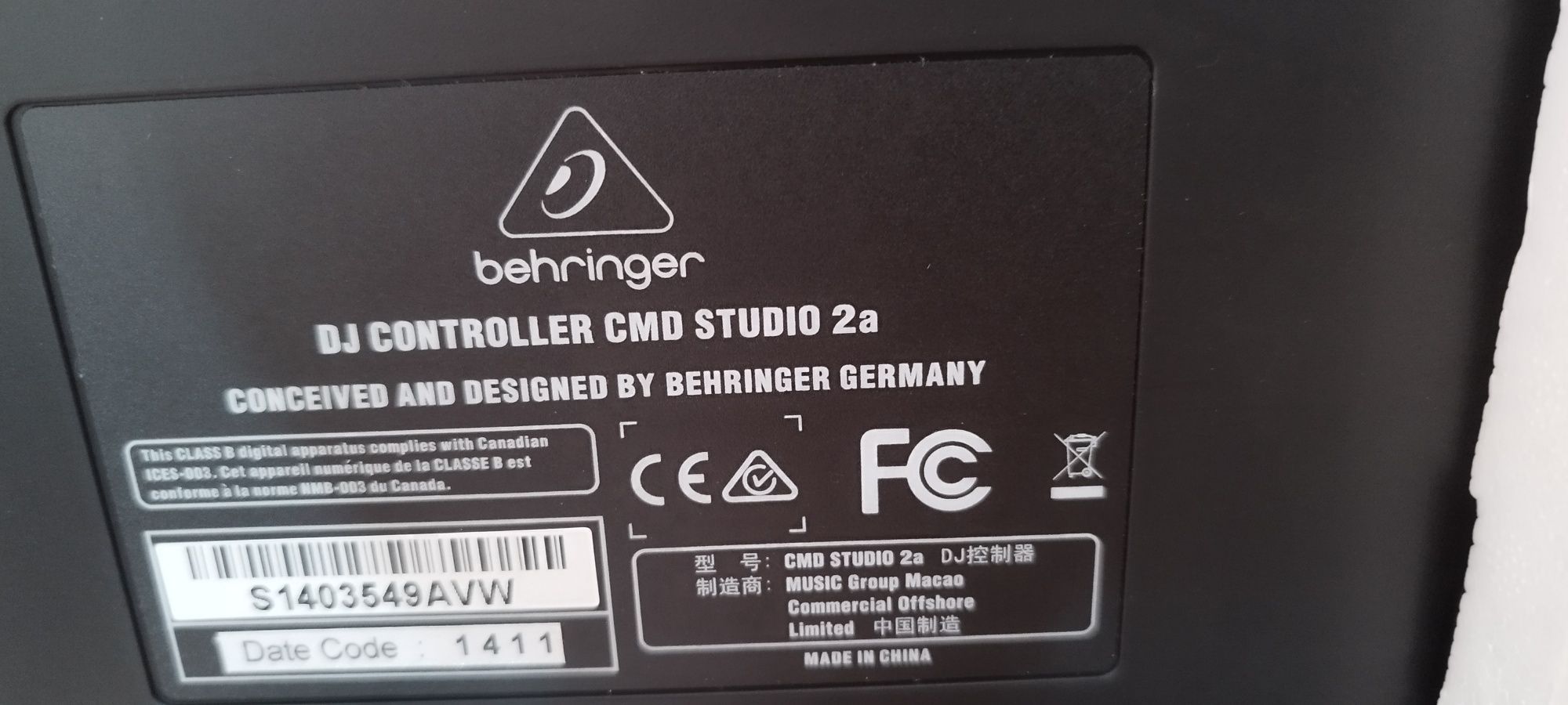 Behringer CMD Studio 2A Controlador MIDI de DJ, com pouca utilização.