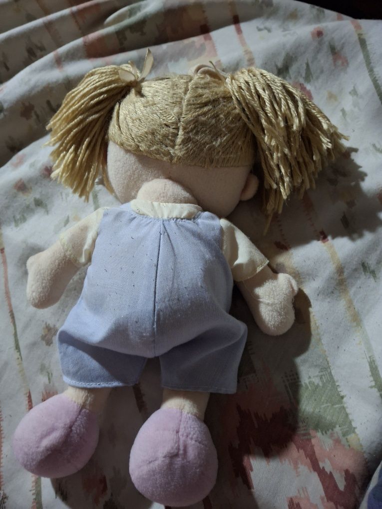 Boneca de pelúcia