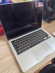 Apple 
	Modelo: MacBook Air 13.6”