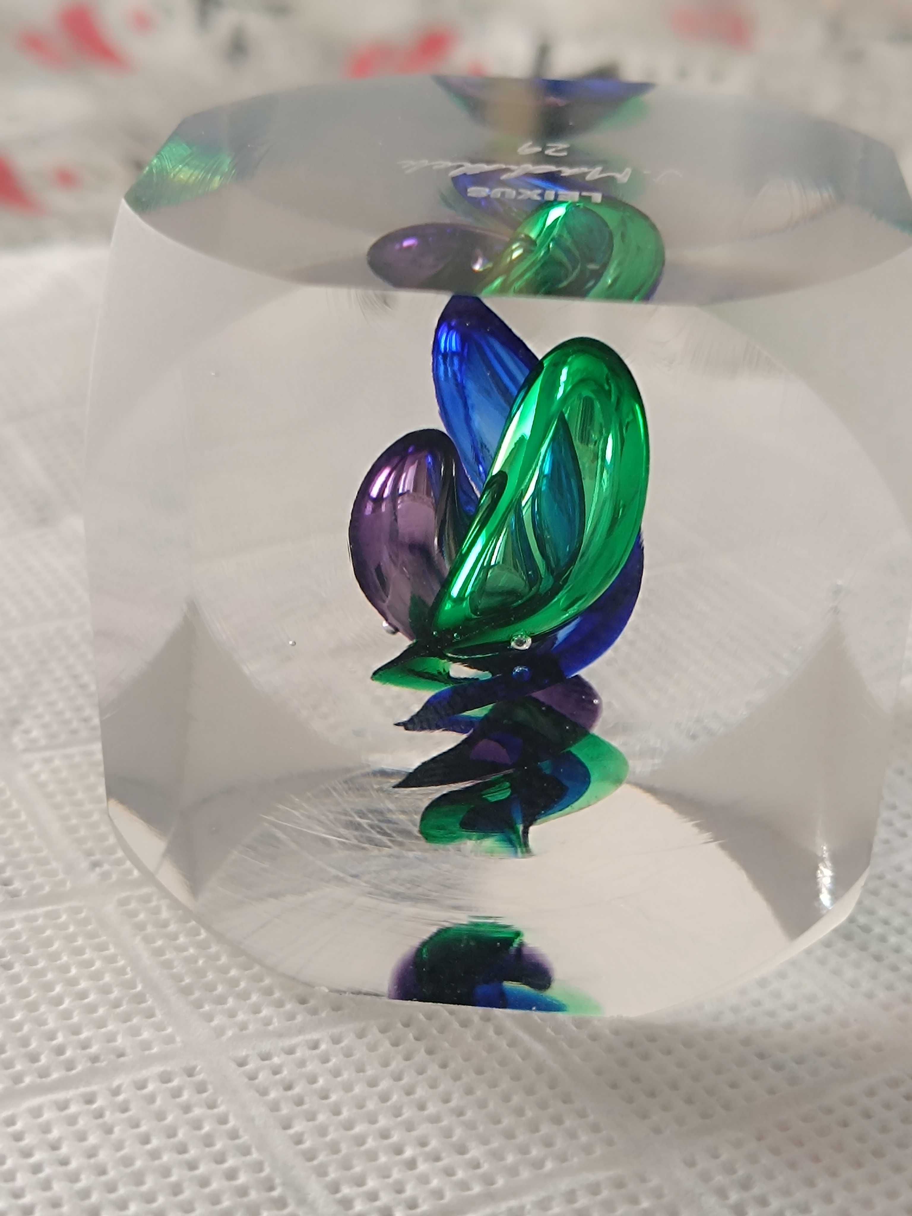 Escultura de cristal francesa assinada por Leixus J. Machalek.