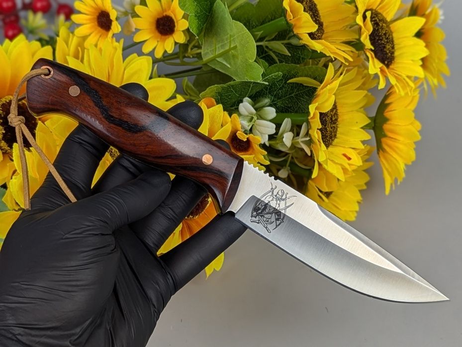 Ніж мисливця. Нож ручной работы с гравировкой.