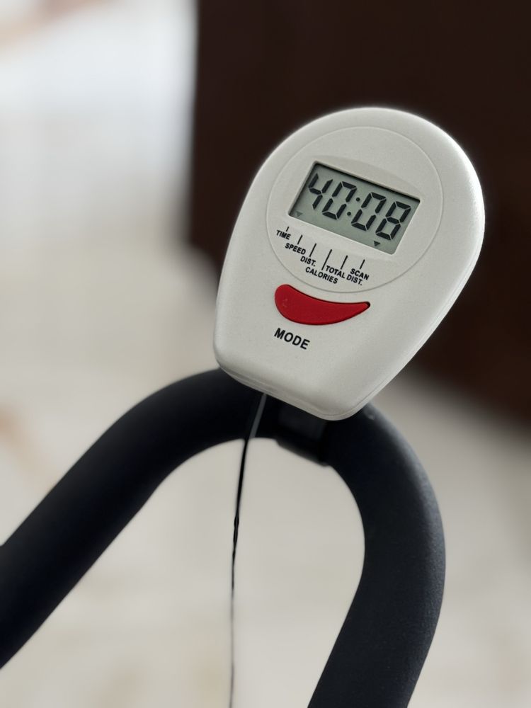 Bicicleta Reebok estática muito robusta
