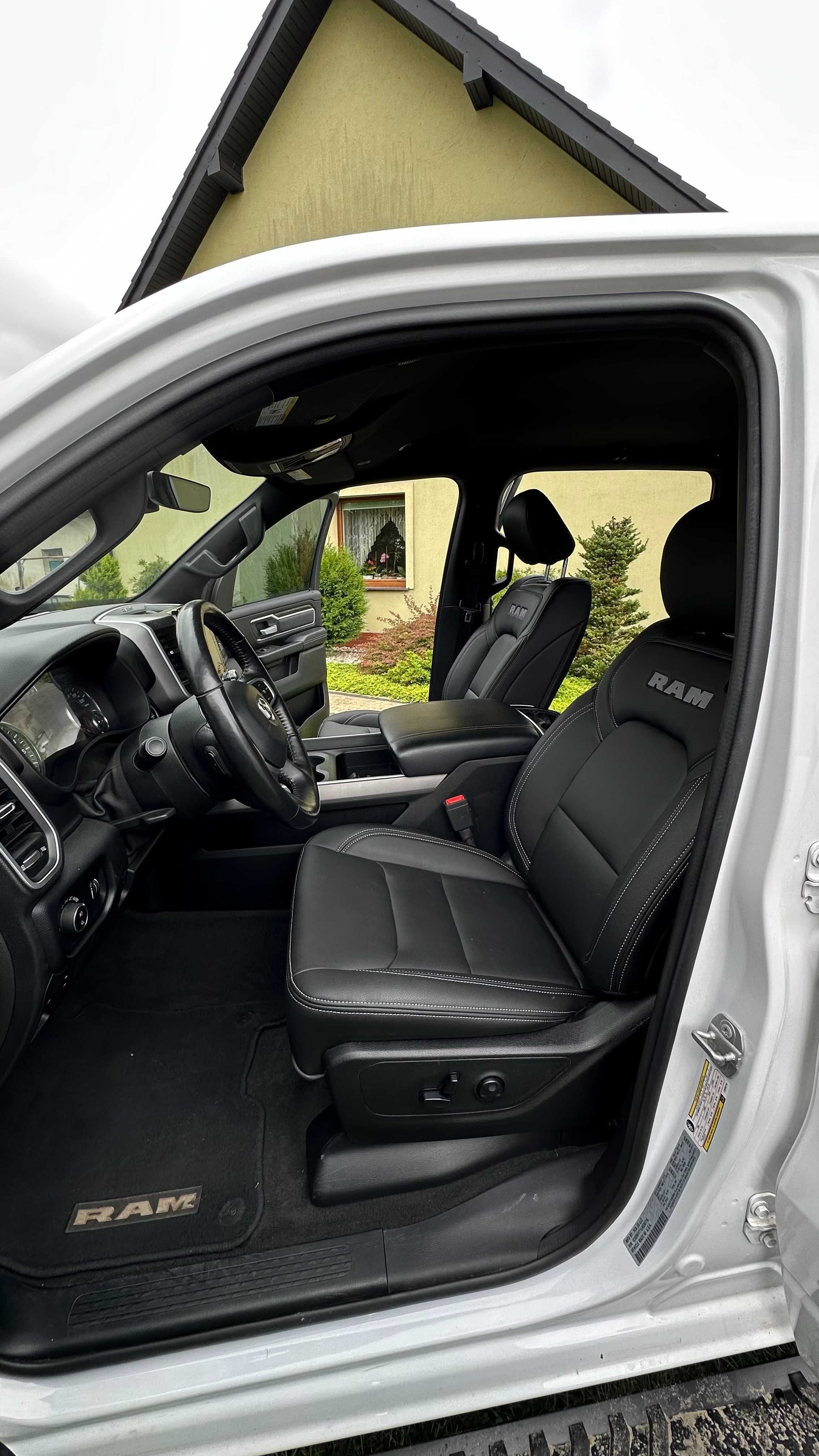 RAM 1500 Bighorn Night edition 5.7 HEMI 4x4 Auto