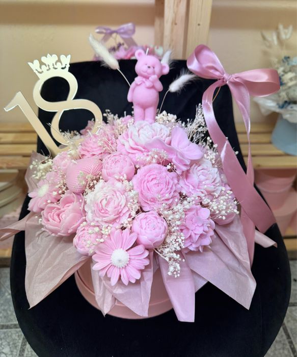 Prezent na urodziny. Flower box z kwiatów sojowych.