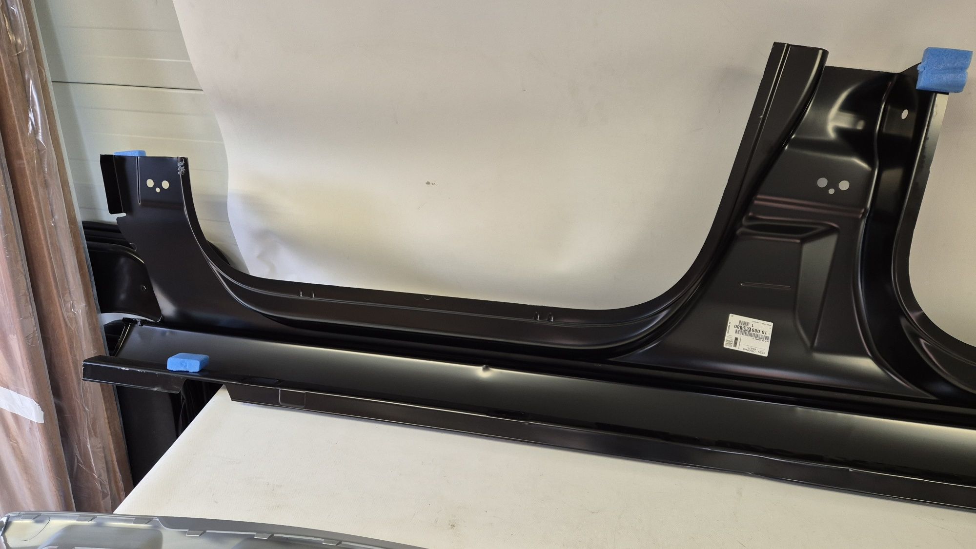 Próg słupek prawy citroen c4 2 II picasso nowy oryginał 13-23