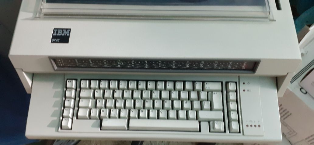 Vendo maquina de escrever.