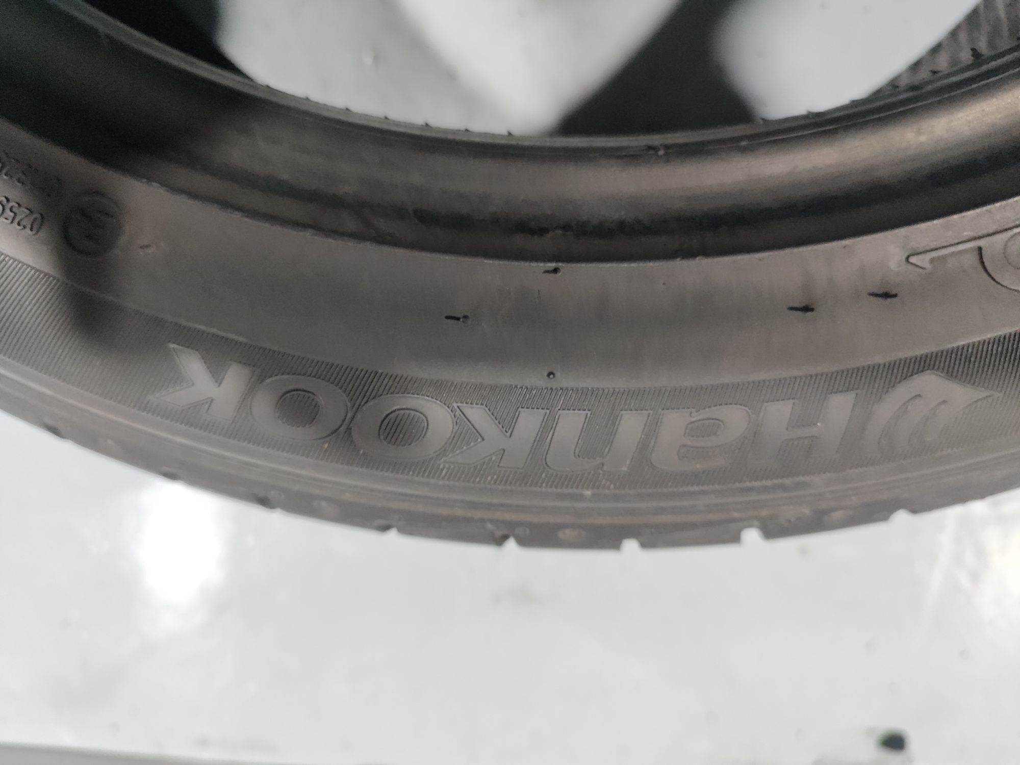 2 pneus semi novos 205-50R17 Hankook RFT - Oferta dos Portes