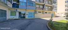 2 lojas situadas no centro da cidade de Viseu com cerca de 400m2, próx