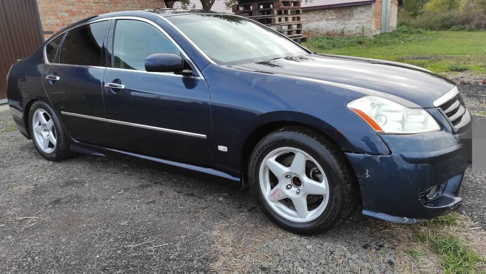 Infiniti m35 Nissan Fuga