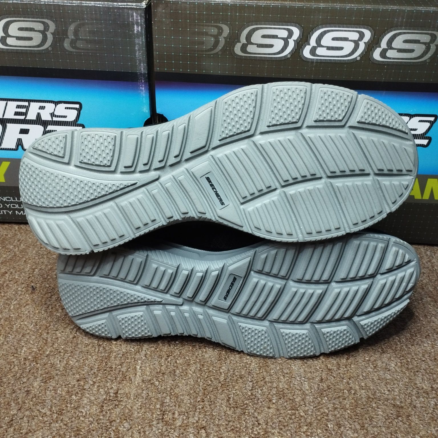 40,41,42,42,5. Мегазручні кросівки Skechers Satisfaction - Flash Point