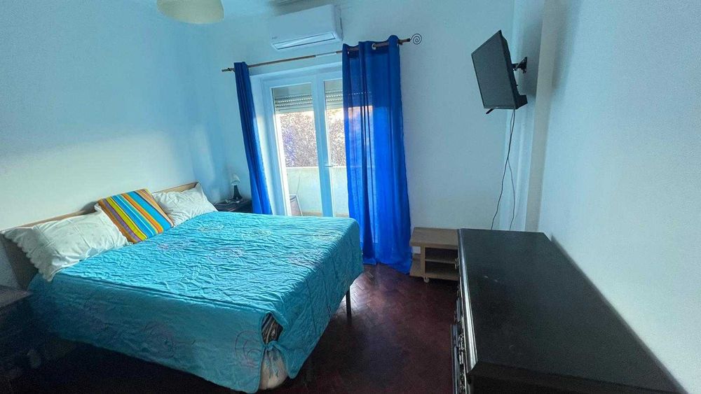 3 Quartos. Excelente Localização: Metro, Comboio e Autocarros