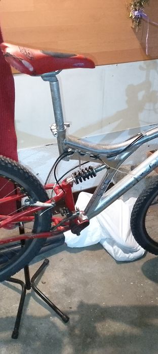 Bicicleta suspensão total