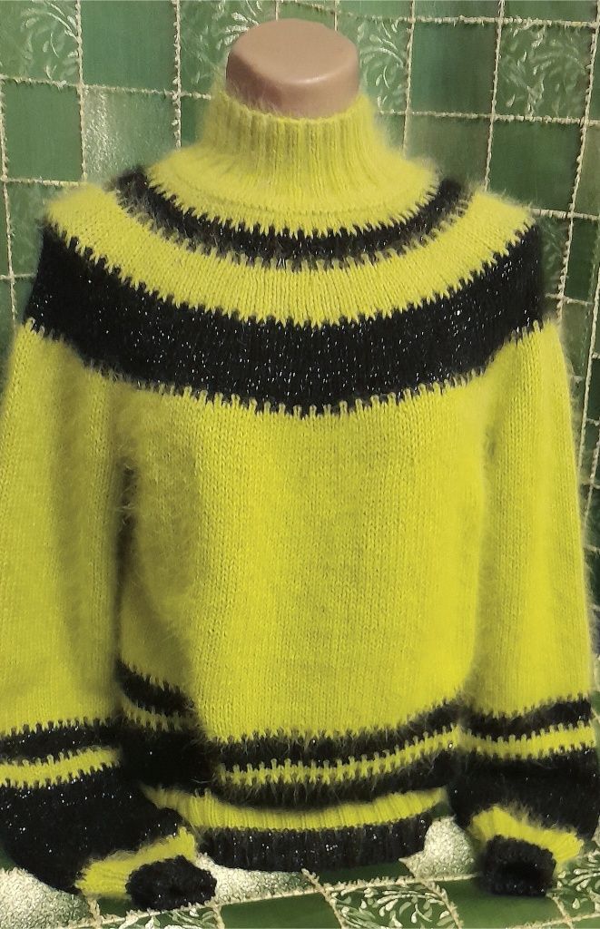 Женский зимний свитер