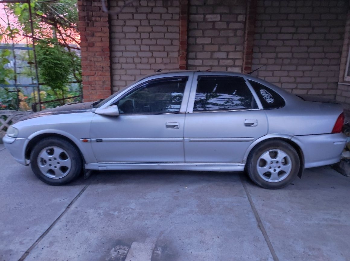 Opel Vectra B 1.6 бензин