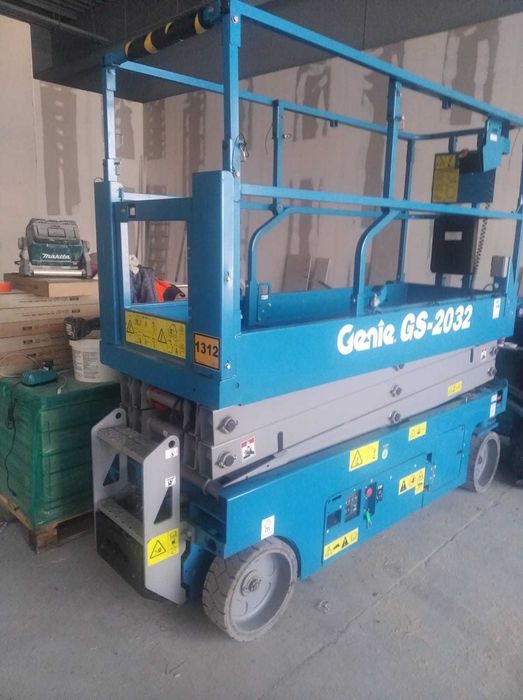 Wynajem podnośnik nożycowy zwyżka podest ruchomy 8m  Mielec