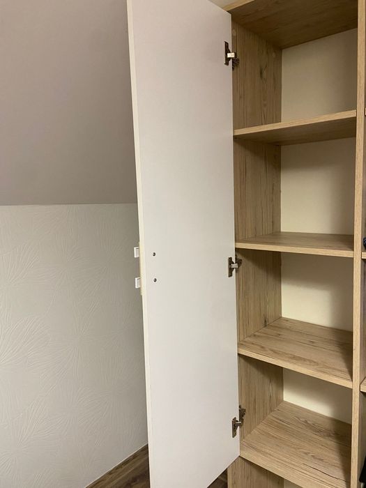 Biurko w komplecie z szafą