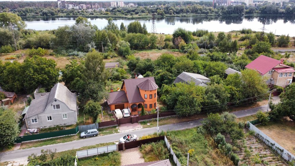 Продаж будинку по сертифікату і за налічні в Бучі Лісовій з ремонтом