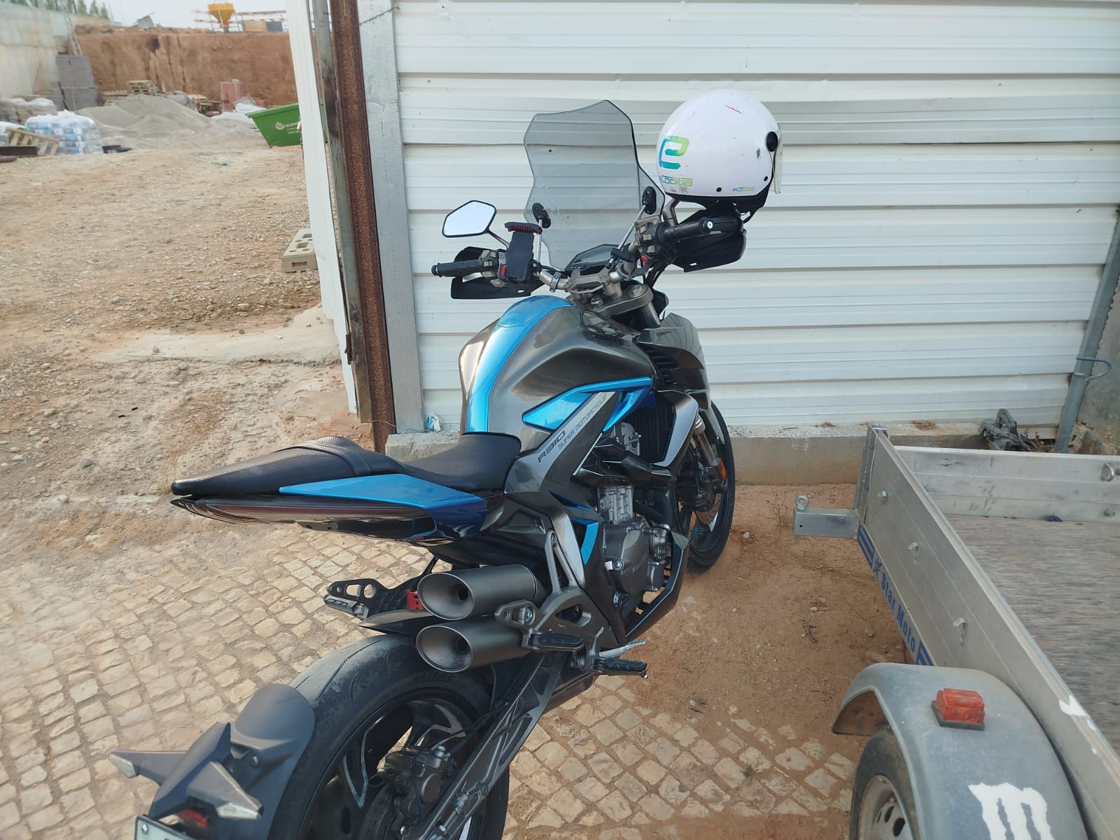 Moto zontes 300 semi-nova, vender rápido. Aberto a negociação.