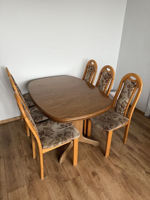 Stół drewniany z 6 krzesłami (rozkładany)