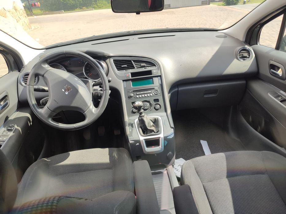 Samochód osobowy Peugeot 5008