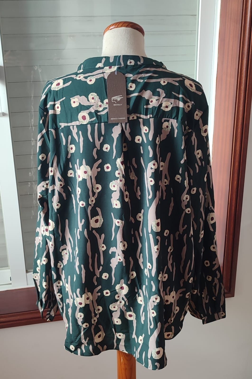 Camisas Menglu - Novas

- Verde (tamanho 3XL)
- Preta (tamanho S - M -