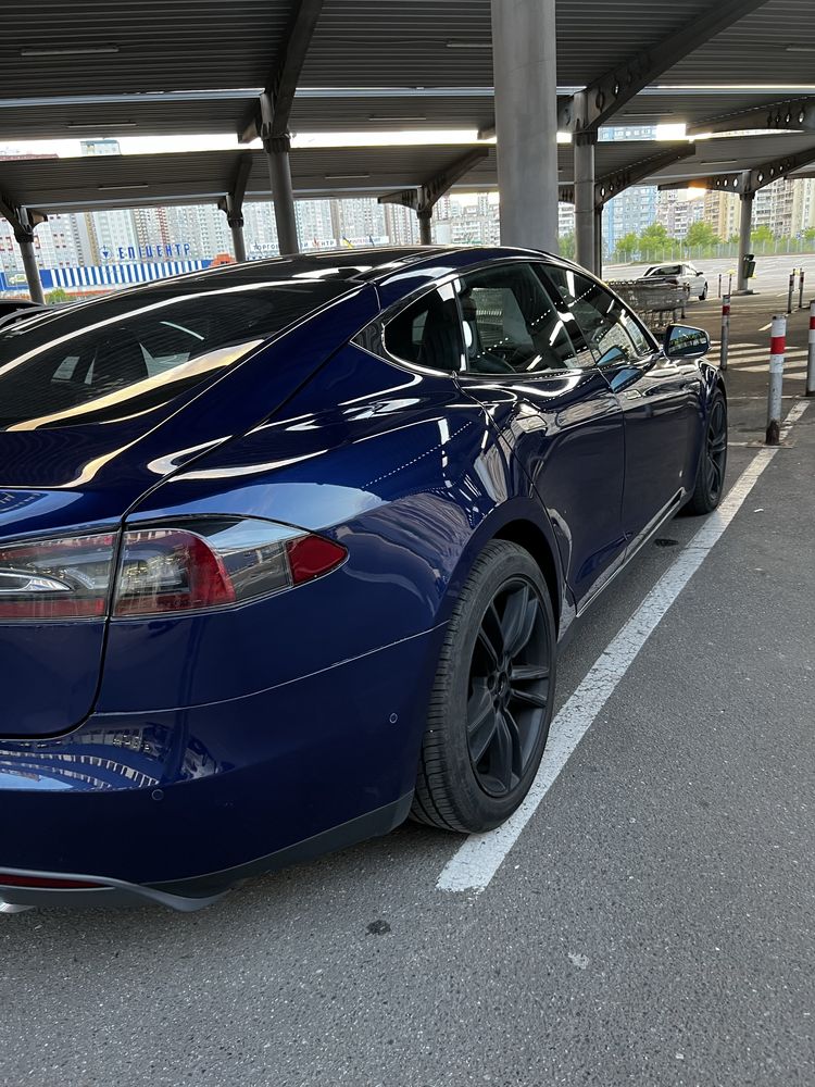 Tesla model S 90D