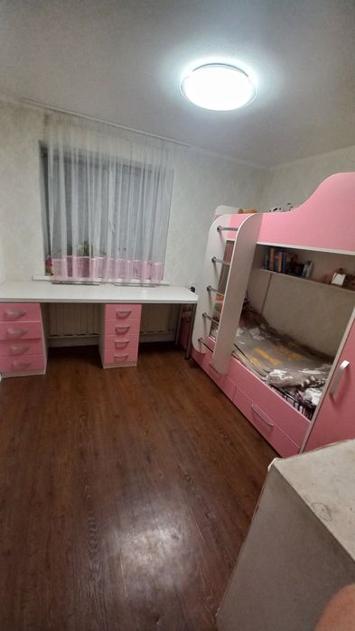 Комплект меблів для дитячої кімнати.