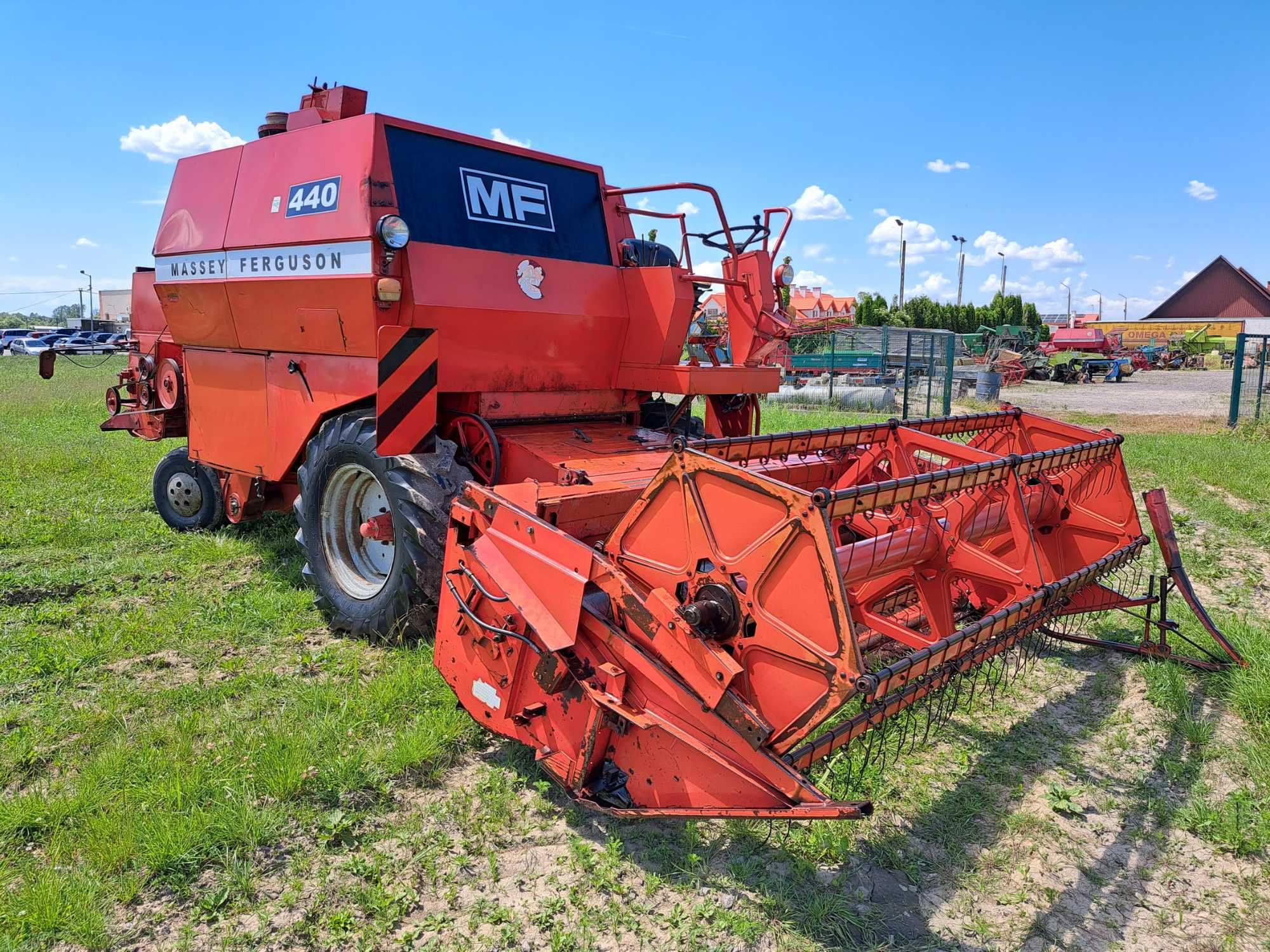 Kombajn zbożowy, do zboża Massey Ferguson MF 187 440 Perkins sieczk